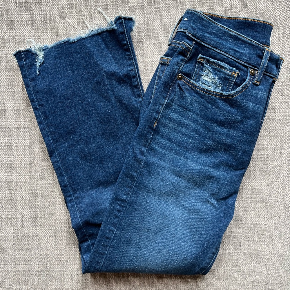 Loft Kick Crop Distressed Jean